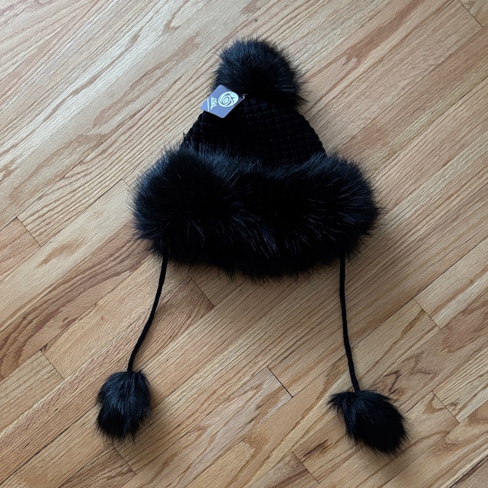 Women’s Pom Pom Winter Hat